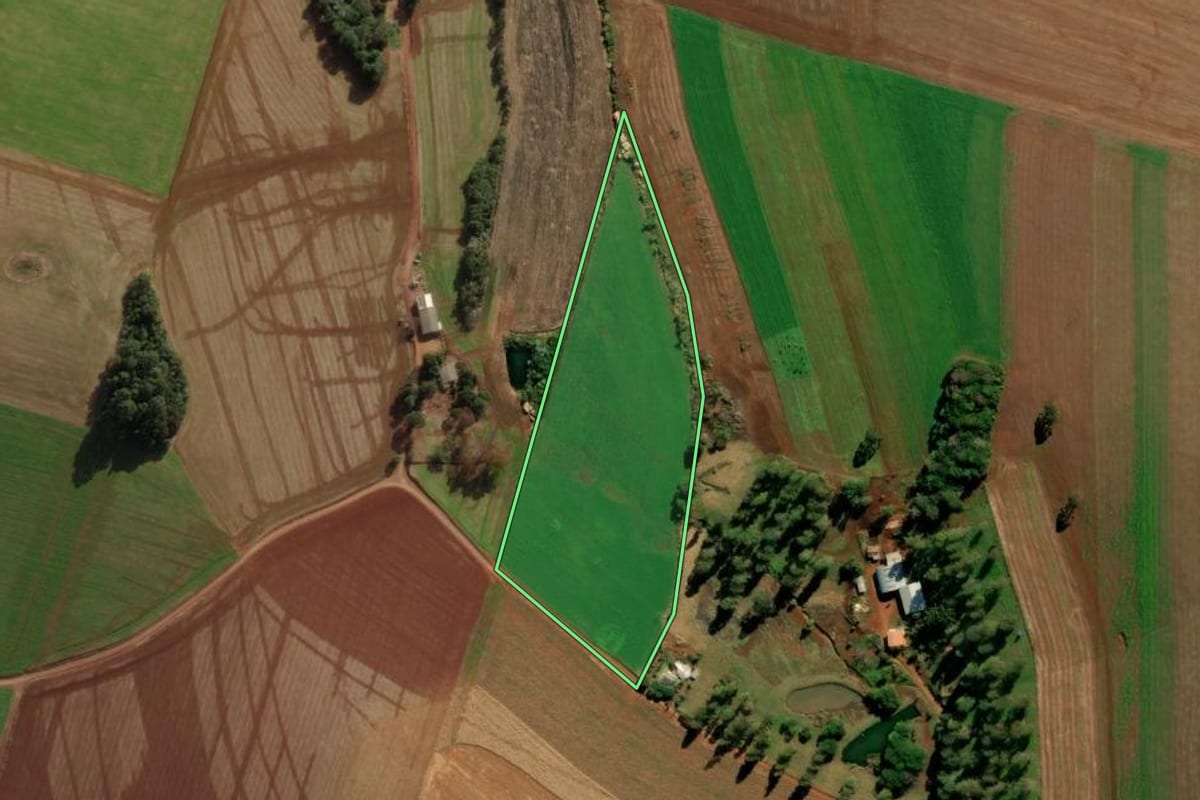 Imagem de satélite do imóvel rural em Xanxerê (SC), com o contorno declarado no CAR desenhado por cima.