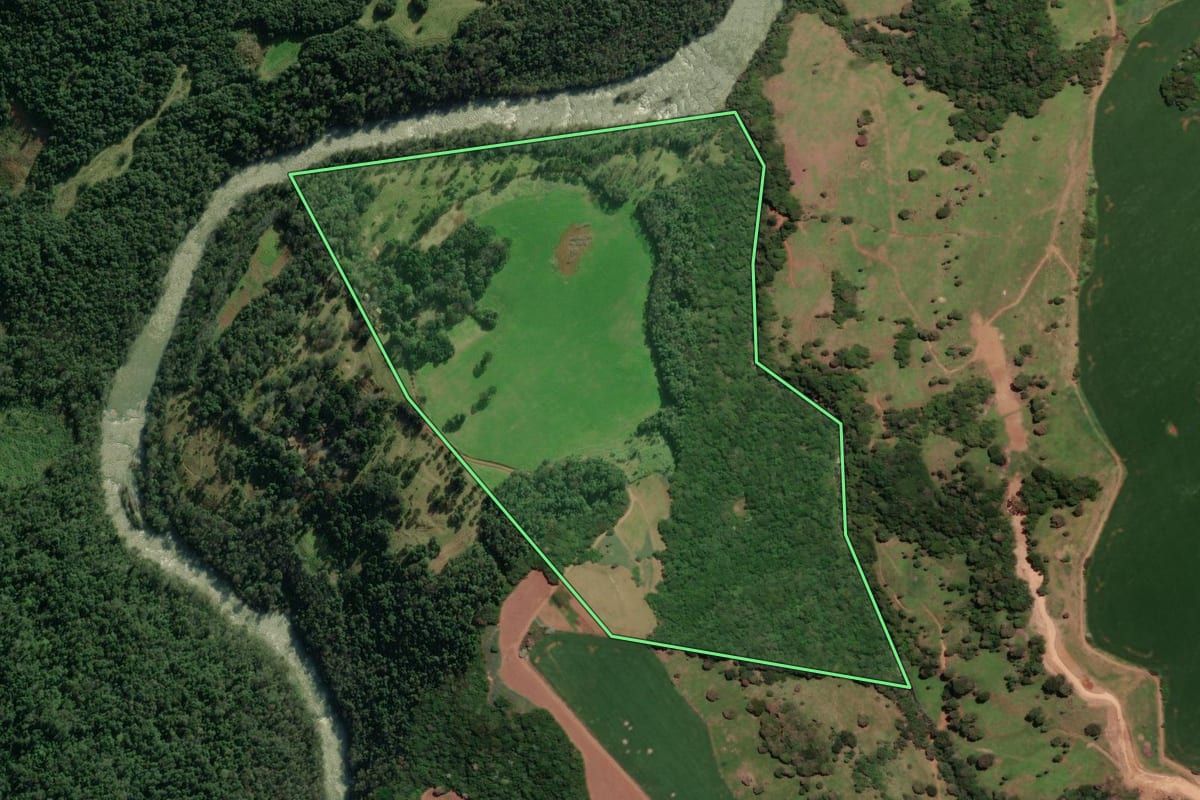 Imagem de satélite do imóvel rural em Xanxerê (SC), com o contorno declarado no CAR desenhado por cima.