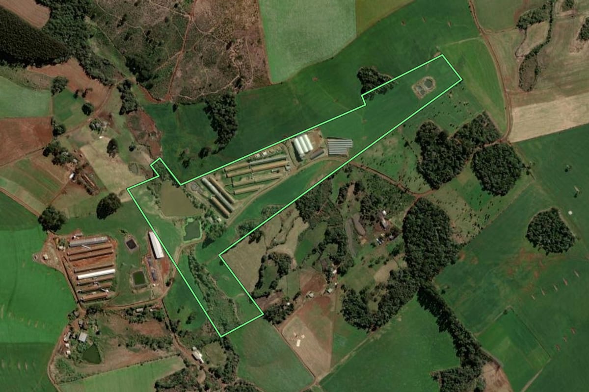 Imagem de satélite do imóvel rural em Xanxerê (SC), com o contorno declarado no CAR desenhado por cima.