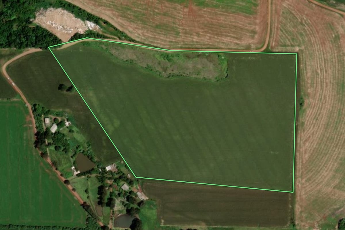 Imagem de satélite do imóvel rural em Xanxerê (SC), com o contorno declarado no CAR desenhado por cima.