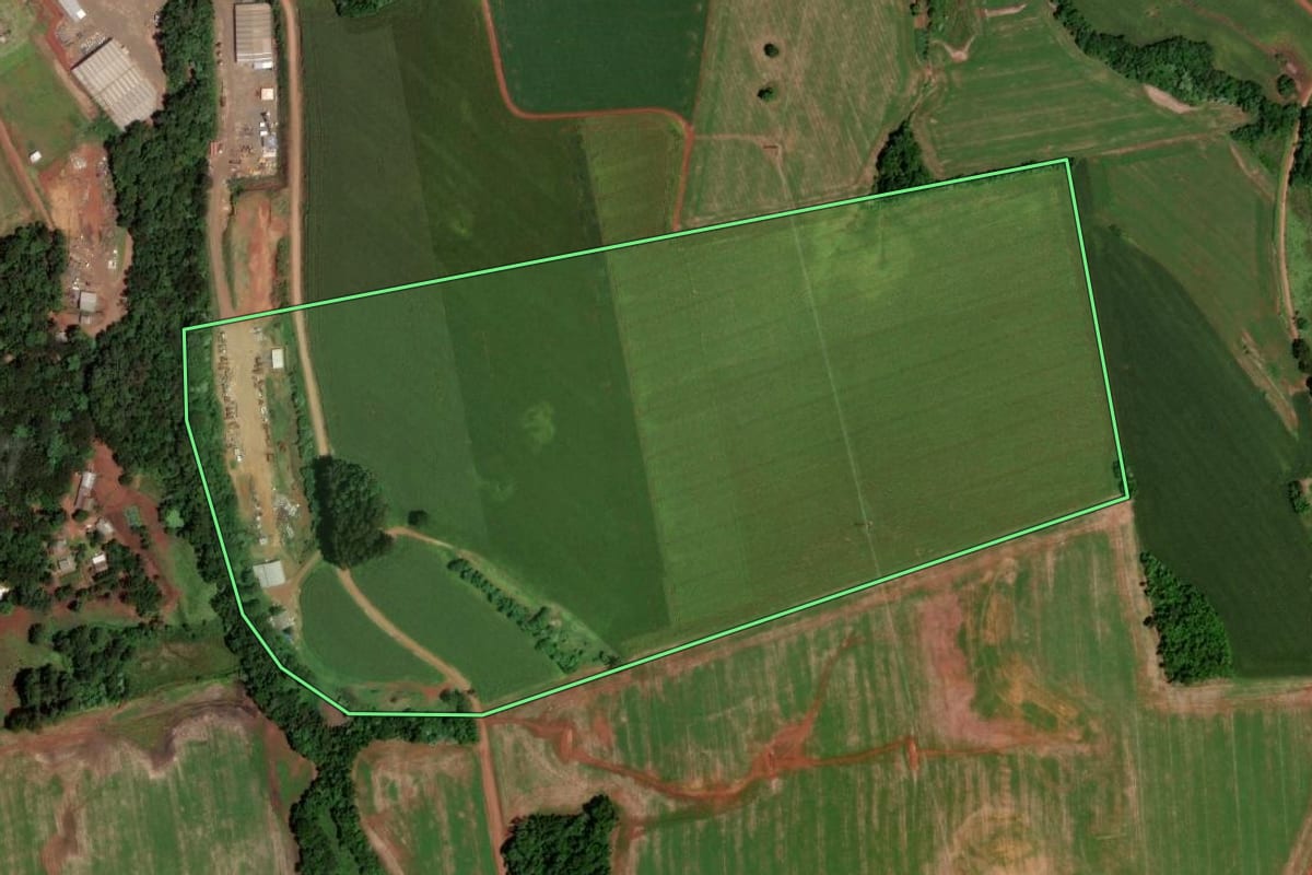 Imagem de satélite do imóvel rural em Xanxerê (SC), com o contorno declarado no CAR desenhado por cima.