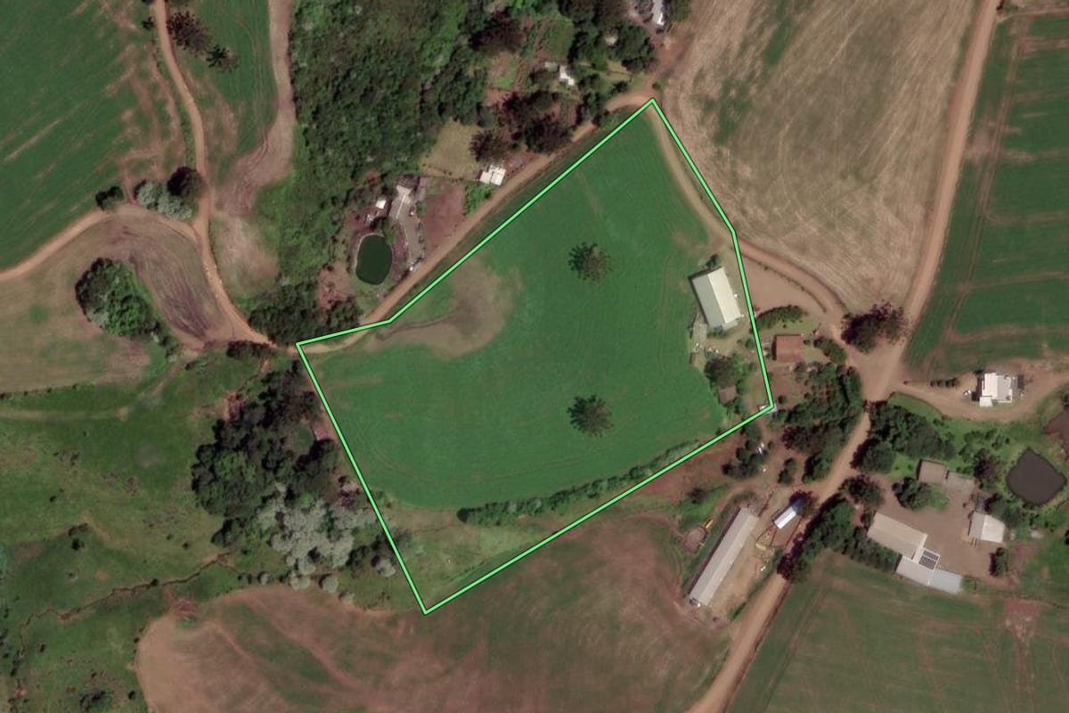 Imagem de satélite do imóvel rural em Xanxerê (SC), com o contorno declarado no CAR desenhado por cima.