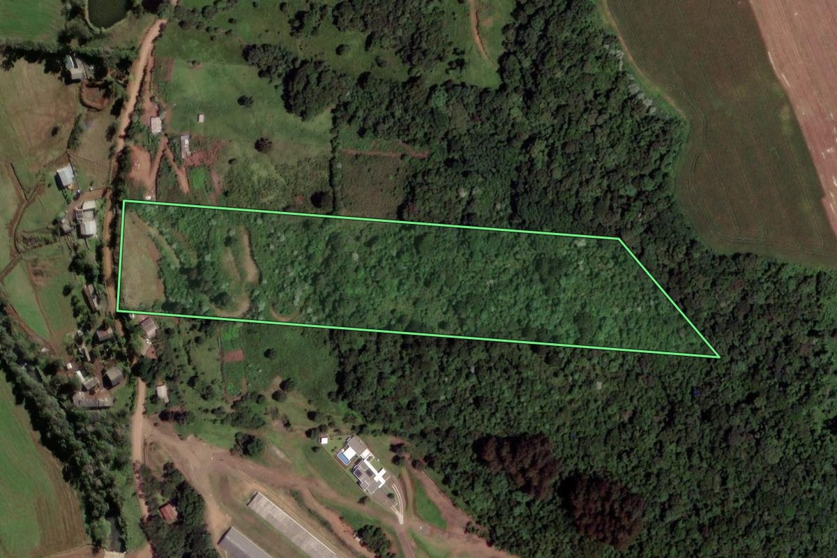 Imagem de satélite do imóvel rural em Xanxerê (SC), com o contorno declarado no CAR desenhado por cima.