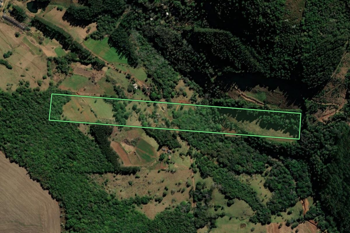 Imagem de satélite do imóvel rural em Xanxerê (SC), com o contorno declarado no CAR desenhado por cima.
