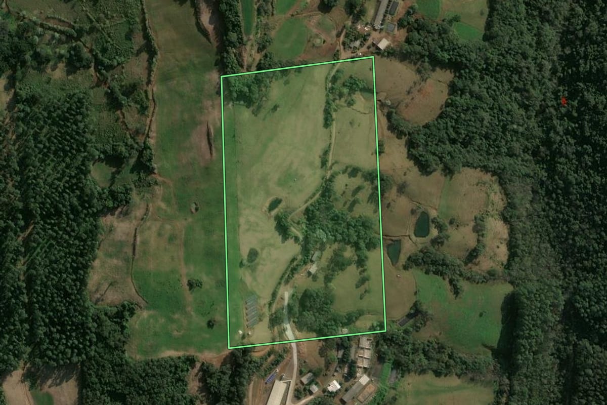 Imagem de satélite do imóvel rural em Xavantina (SC), com o contorno declarado no CAR desenhado por cima.