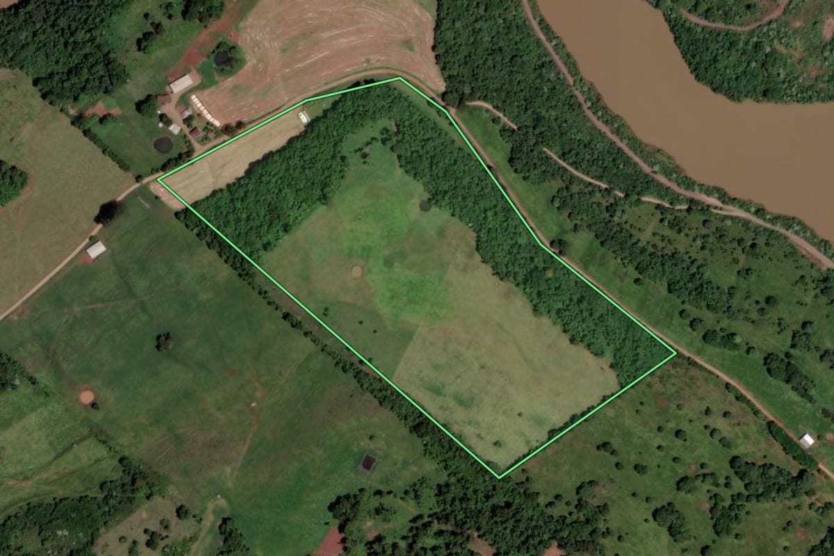 Imagem de satélite do imóvel rural em Xavantina (SC), com o contorno declarado no CAR desenhado por cima.