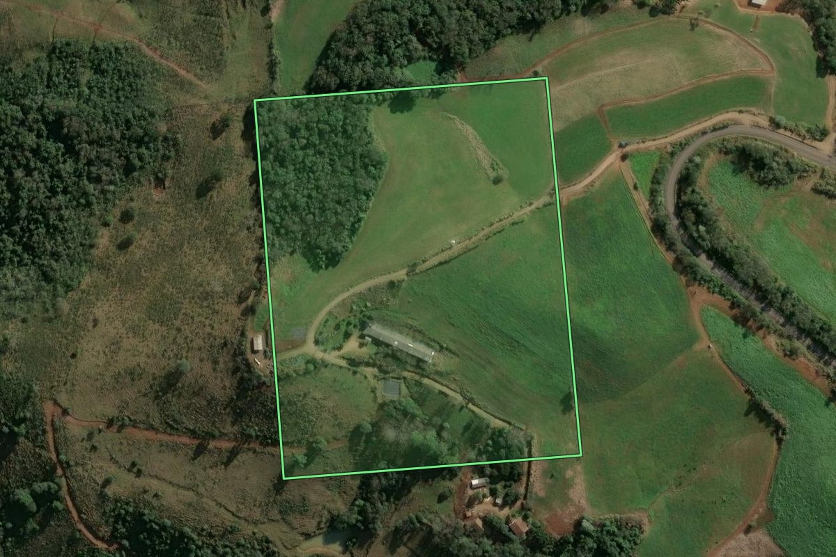 Imagem de satélite do imóvel rural em Xavantina (SC), com o contorno declarado no CAR desenhado por cima.