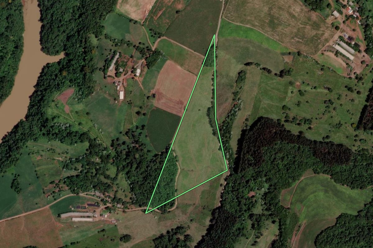 Imagem de satélite do imóvel rural em Xavantina (SC), com o contorno declarado no CAR desenhado por cima.