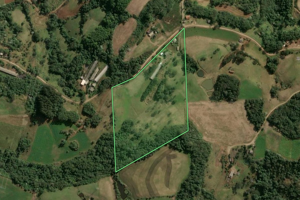 Imagem de satélite do imóvel rural em Xavantina (SC), com o contorno declarado no CAR desenhado por cima.