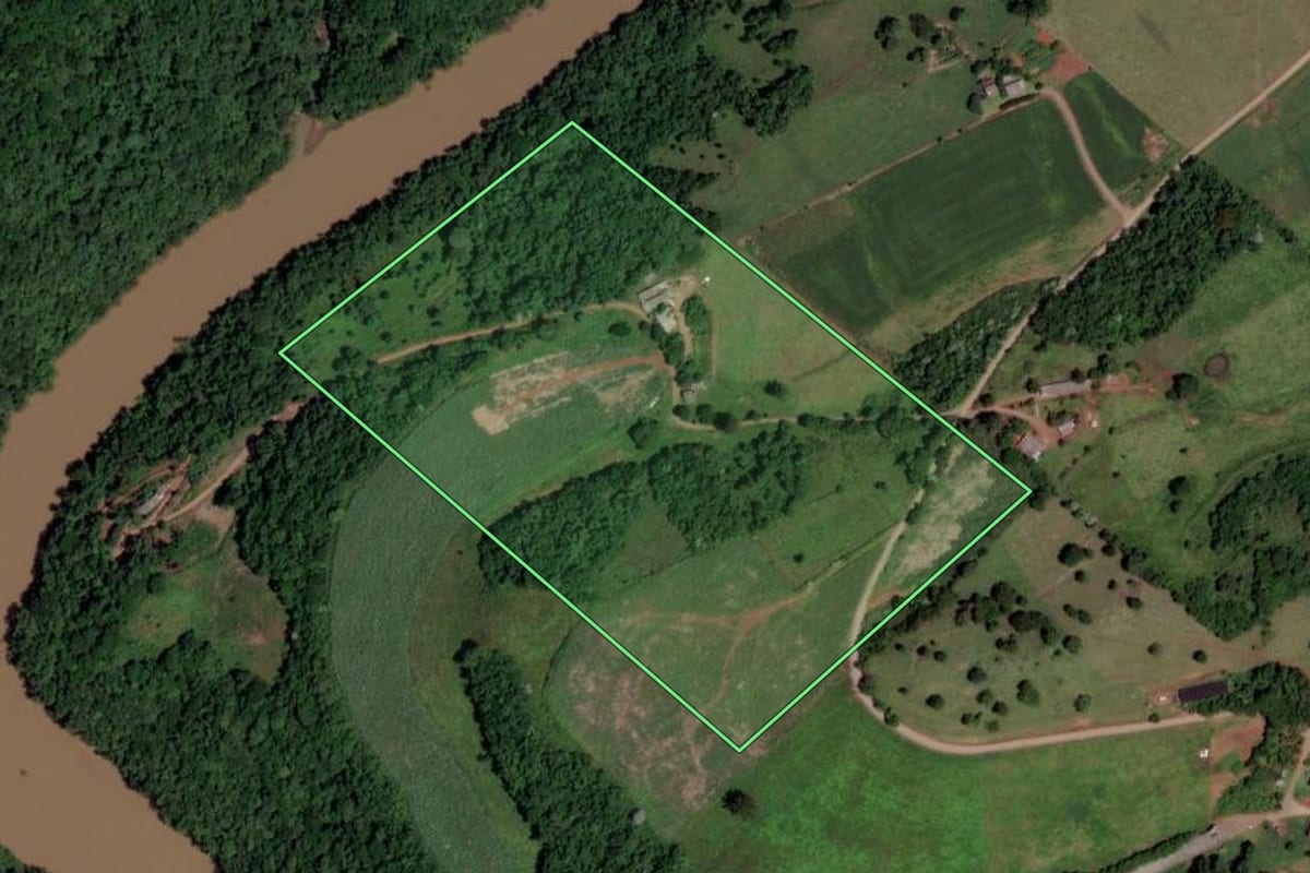 Imagem de satélite do imóvel rural em Xavantina (SC), com o contorno declarado no CAR desenhado por cima.