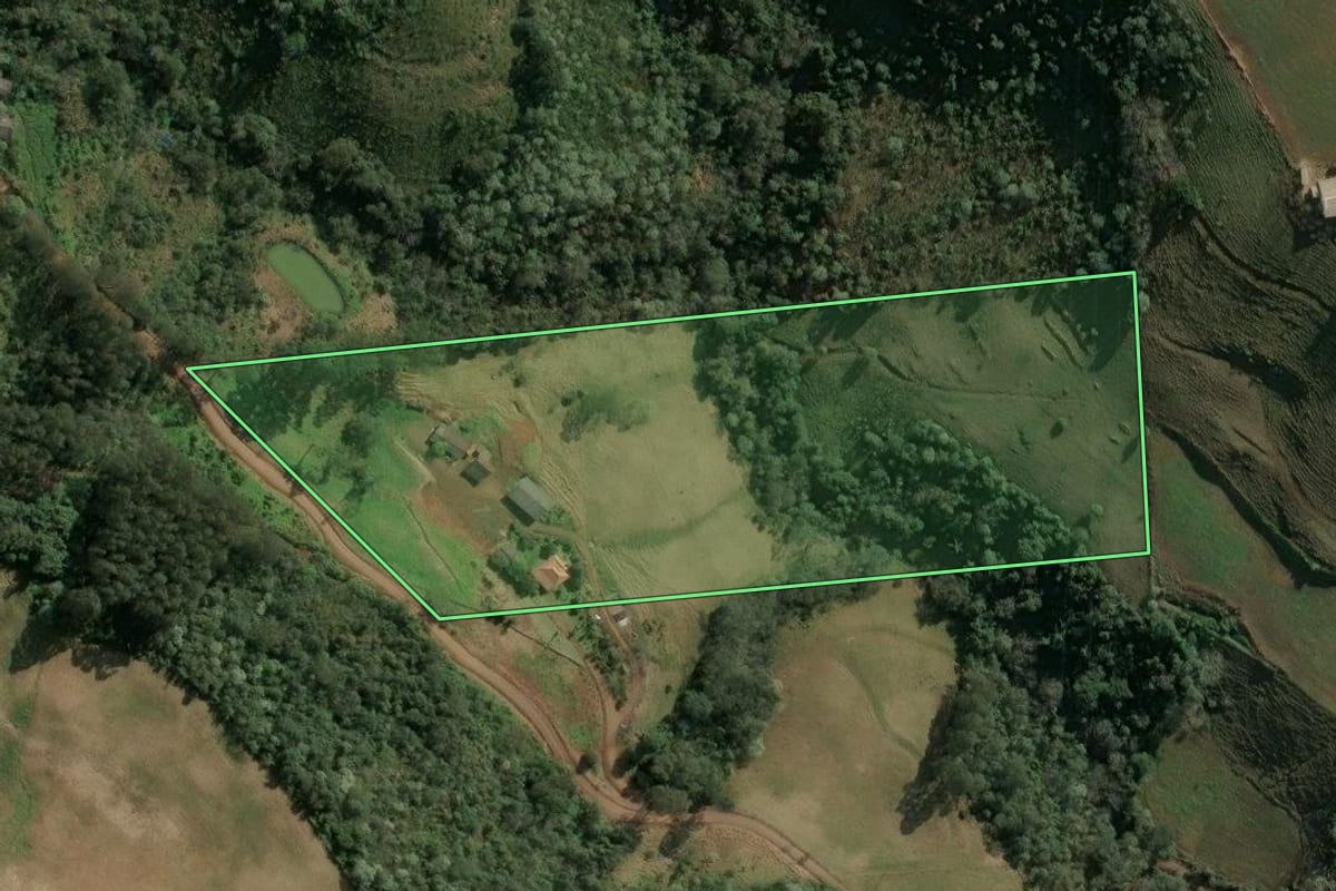 Imagem de satélite do imóvel rural em Xavantina (SC), com o contorno declarado no CAR desenhado por cima.