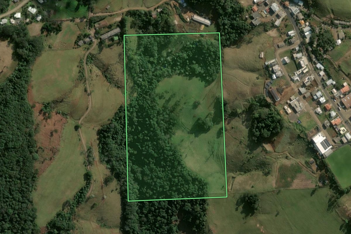 Imagem de satélite do imóvel rural em Xavantina (SC), com o contorno declarado no CAR desenhado por cima.
