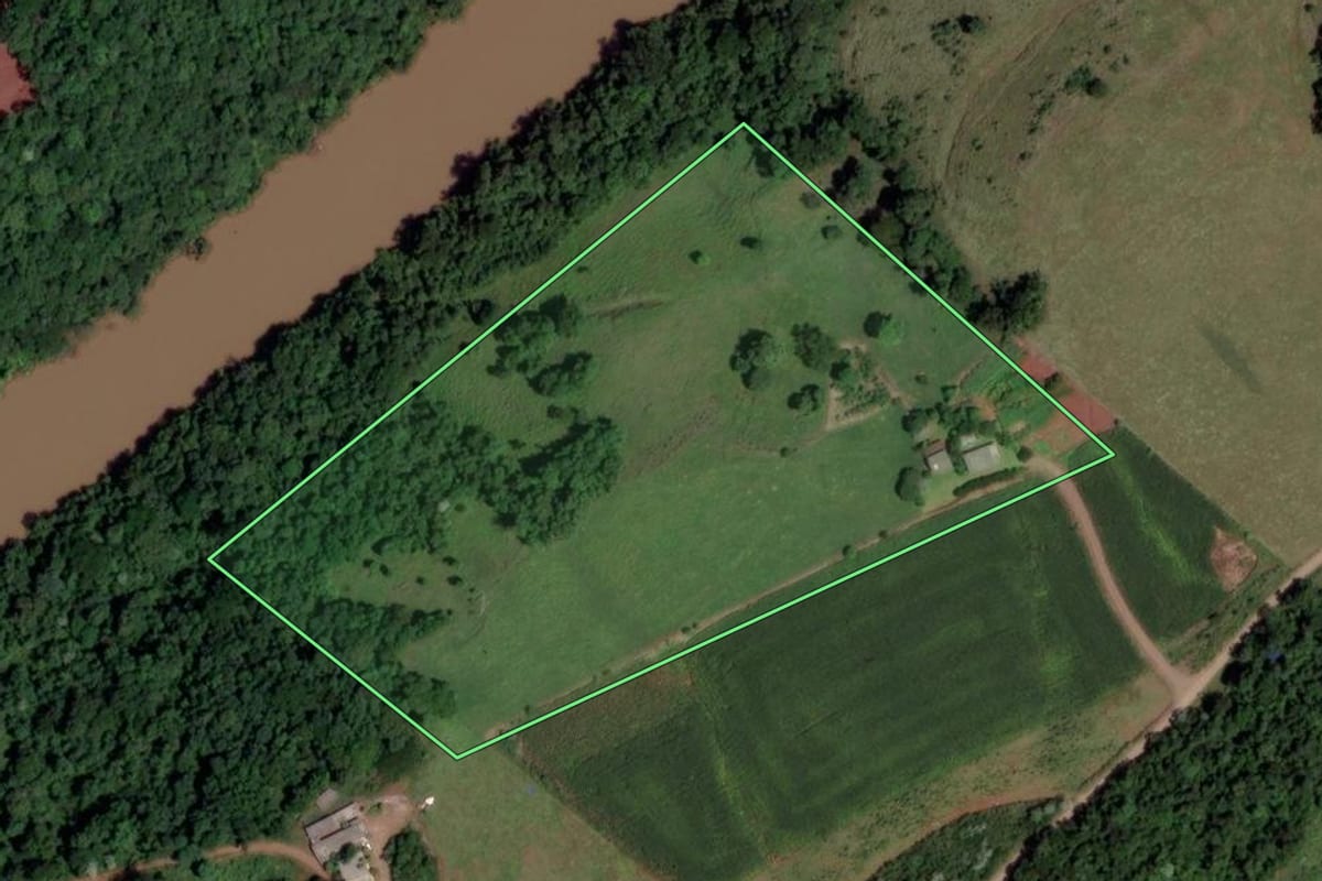Imagem de satélite do imóvel rural em Xavantina (SC), com o contorno declarado no CAR desenhado por cima.