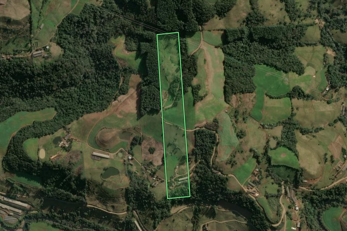 Imagem de satélite do imóvel rural em Xavantina (SC), com o contorno declarado no CAR desenhado por cima.