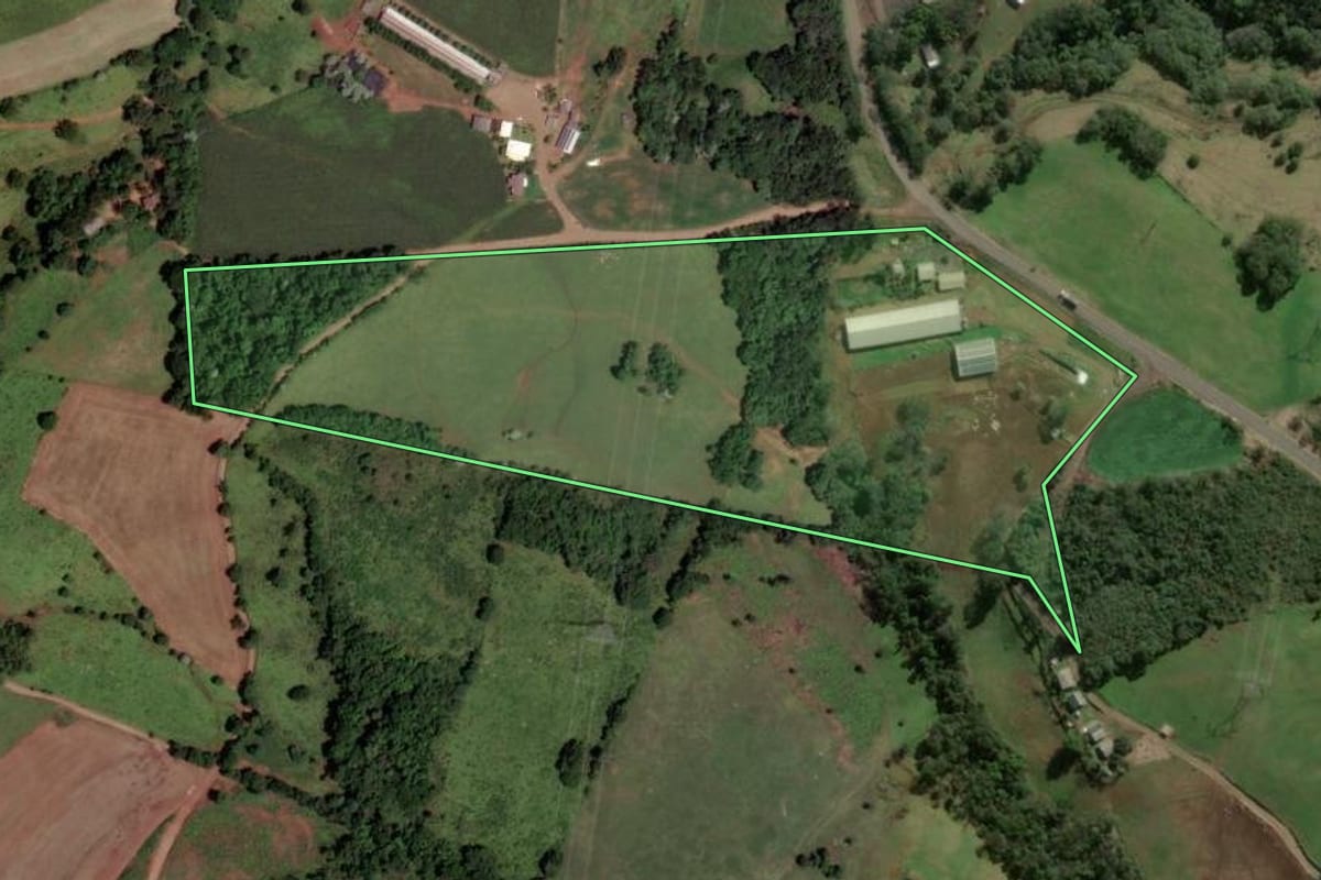 Imagem de satélite do imóvel rural em Xavantina (SC), com o contorno declarado no CAR desenhado por cima.
