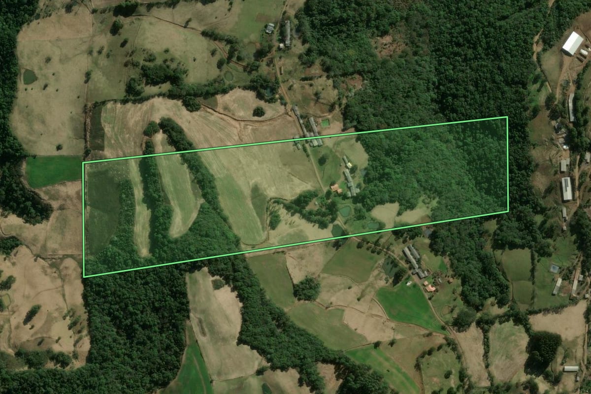 Imagem de satélite do imóvel rural em Xavantina (SC), com o contorno declarado no CAR desenhado por cima.