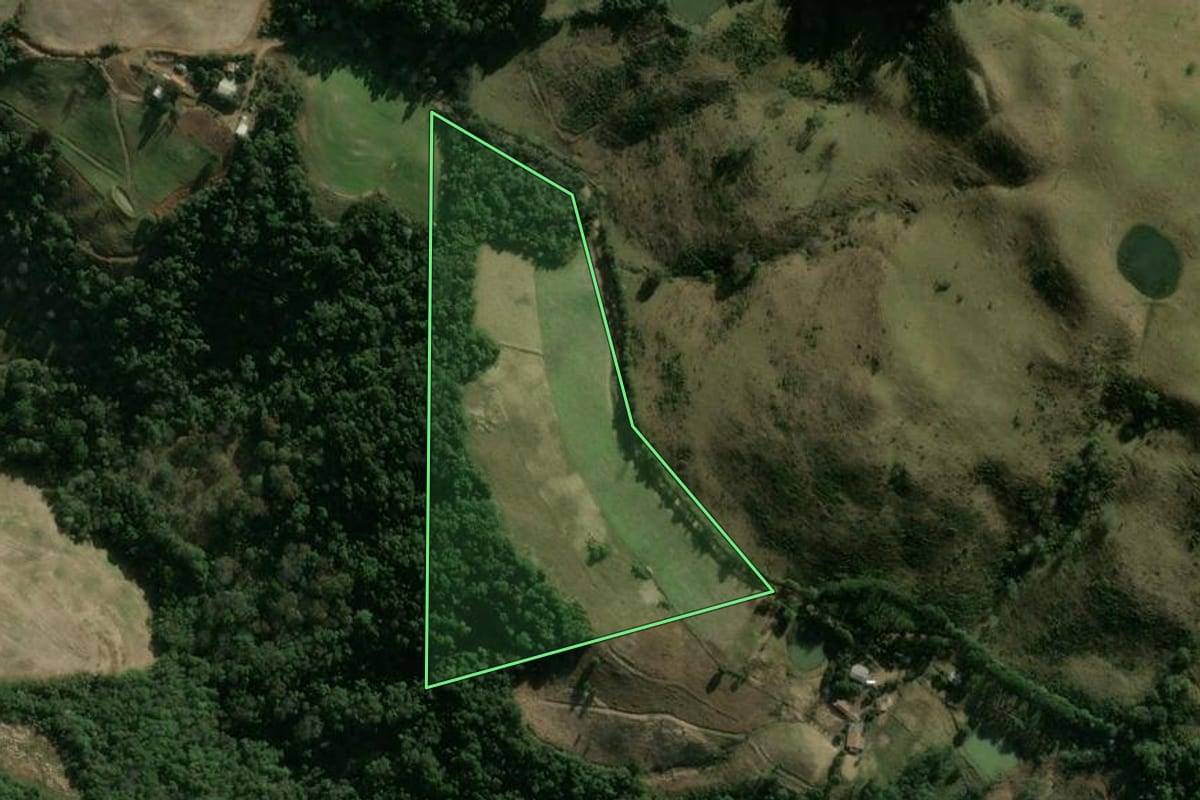 Imagem de satélite do imóvel rural em Xavantina (SC), com o contorno declarado no CAR desenhado por cima.