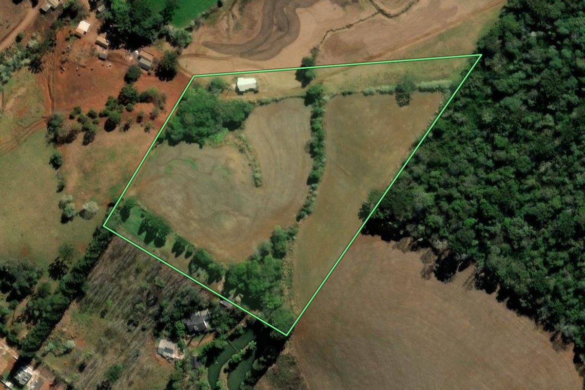 Imagem de satélite do imóvel rural em Xaxim (SC), com o contorno declarado no CAR desenhado por cima.