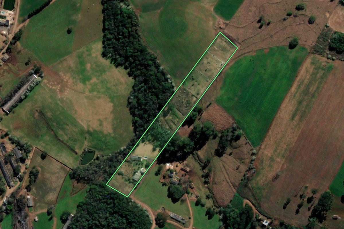 Imagem de satélite do imóvel rural em Xaxim (SC), com o contorno declarado no CAR desenhado por cima.