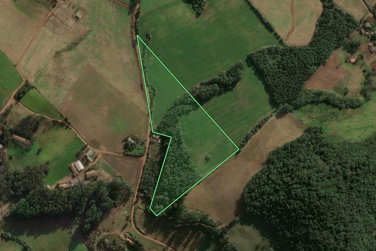 Imagem de satélite do imóvel rural em Xaxim (SC), com o contorno declarado no CAR desenhado por cima.