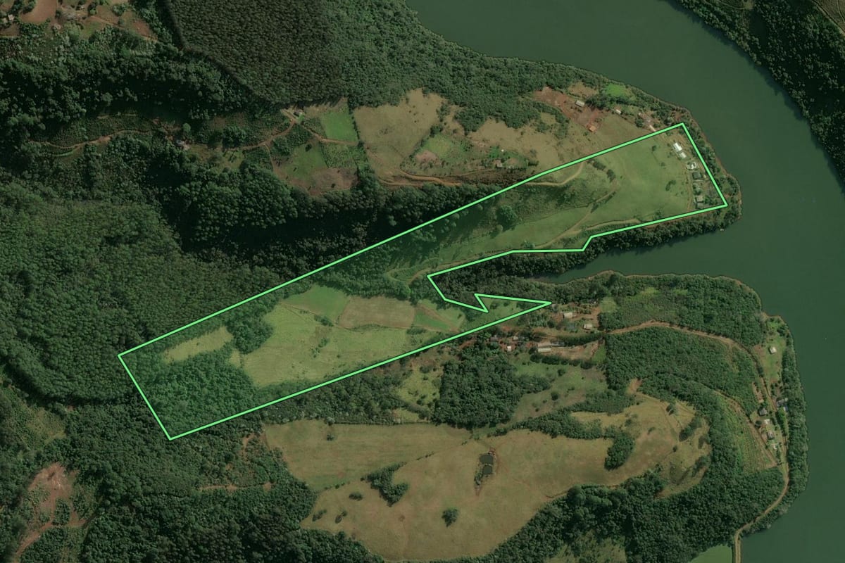 Imagem de satélite do imóvel rural em Xaxim (SC), com o contorno declarado no CAR desenhado por cima.