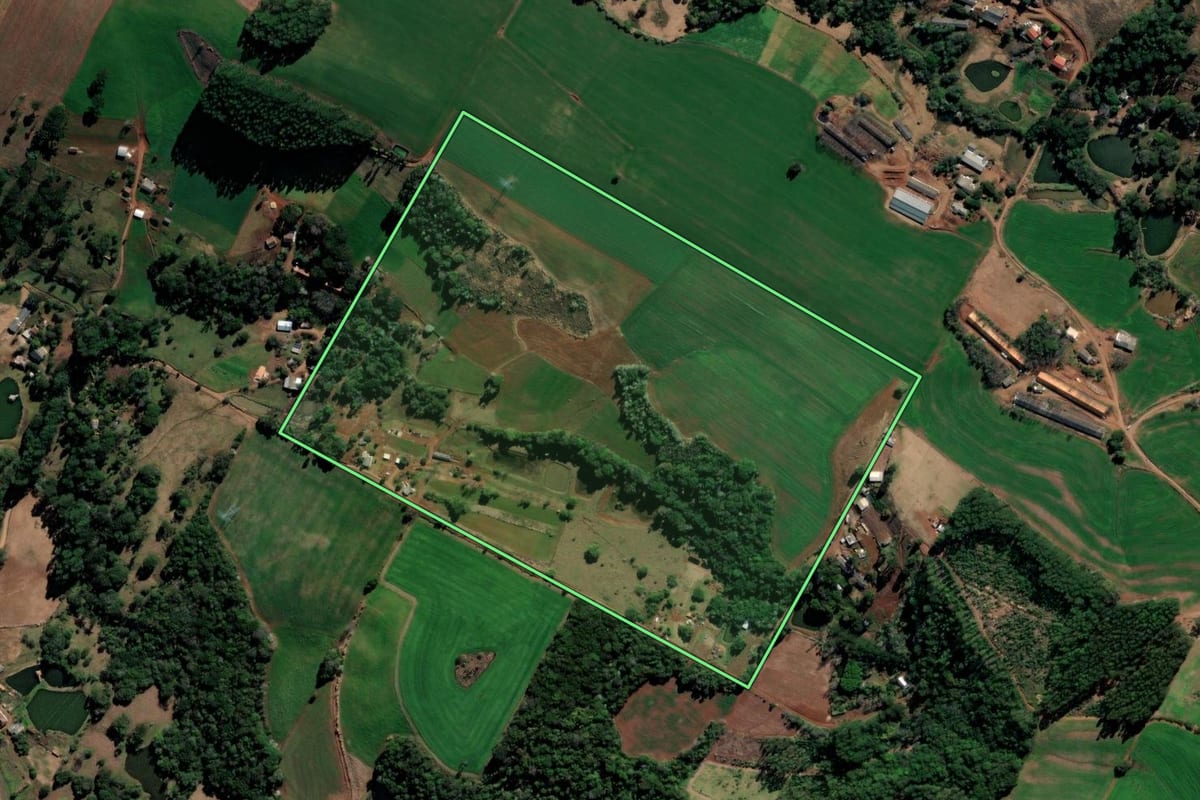 Imagem de satélite do imóvel rural em Xaxim (SC), com o contorno declarado no CAR desenhado por cima.