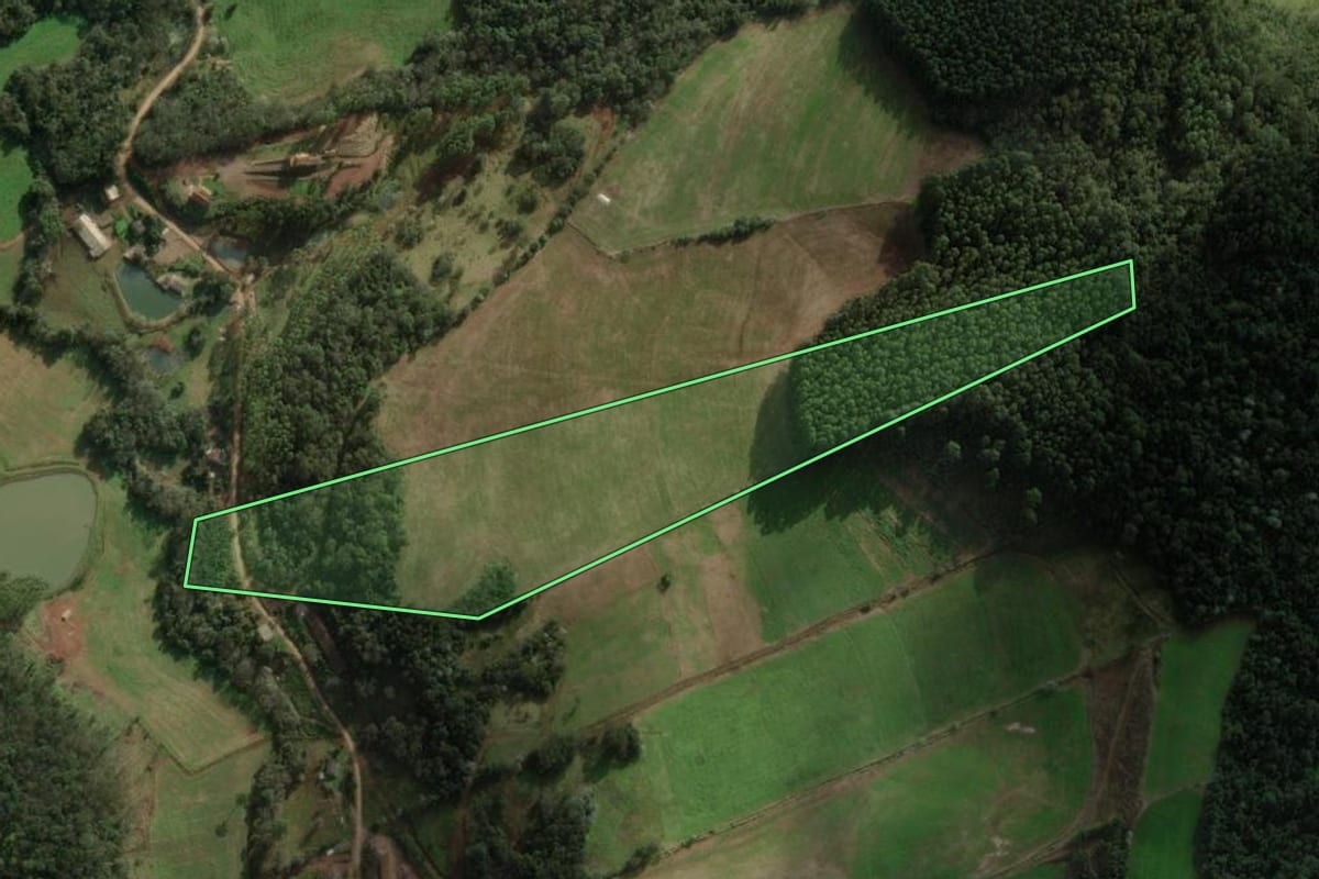 Imagem de satélite do imóvel rural em Xaxim (SC), com o contorno declarado no CAR desenhado por cima.