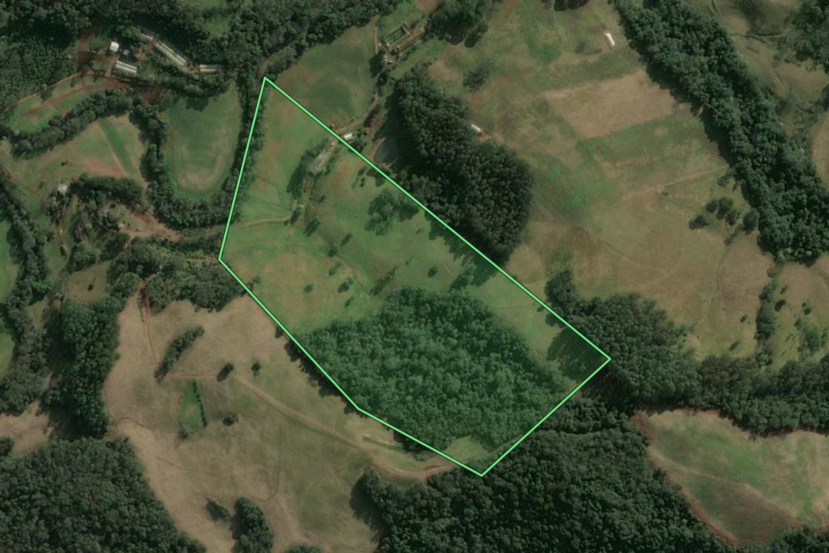 Imagem de satélite do imóvel rural em Xaxim (SC), com o contorno declarado no CAR desenhado por cima.