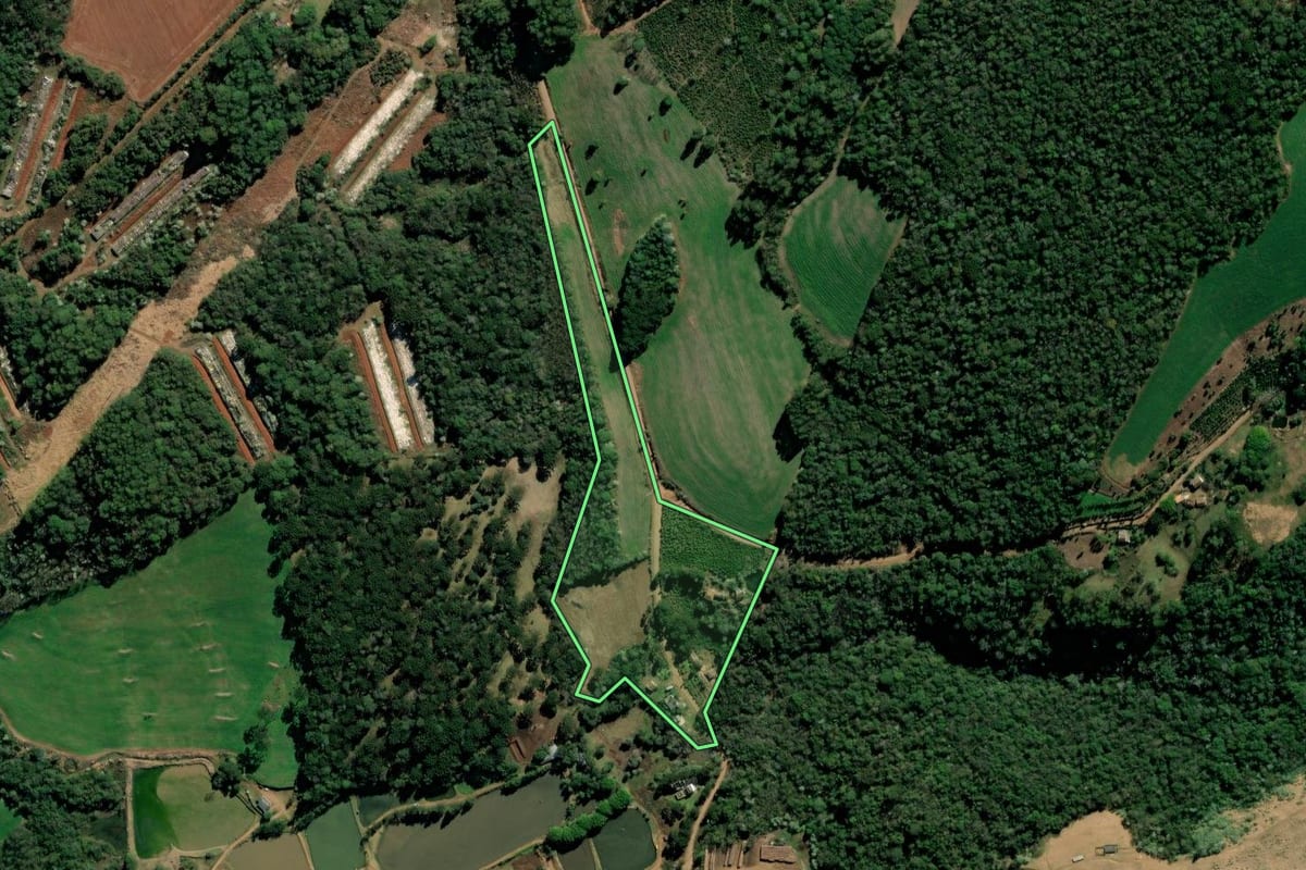 Imagem de satélite do imóvel rural em Xaxim (SC), com o contorno declarado no CAR desenhado por cima.
