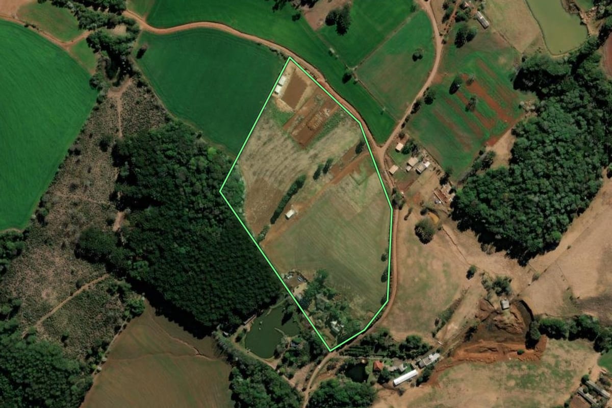 Imagem de satélite do imóvel rural em Xaxim (SC), com o contorno declarado no CAR desenhado por cima.