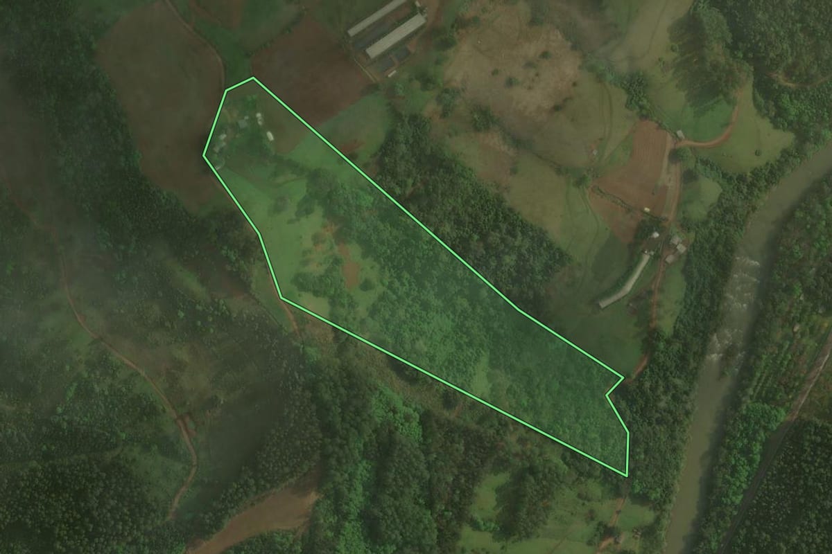 Imagem de satélite do imóvel rural em Xaxim (SC), com o contorno declarado no CAR desenhado por cima.