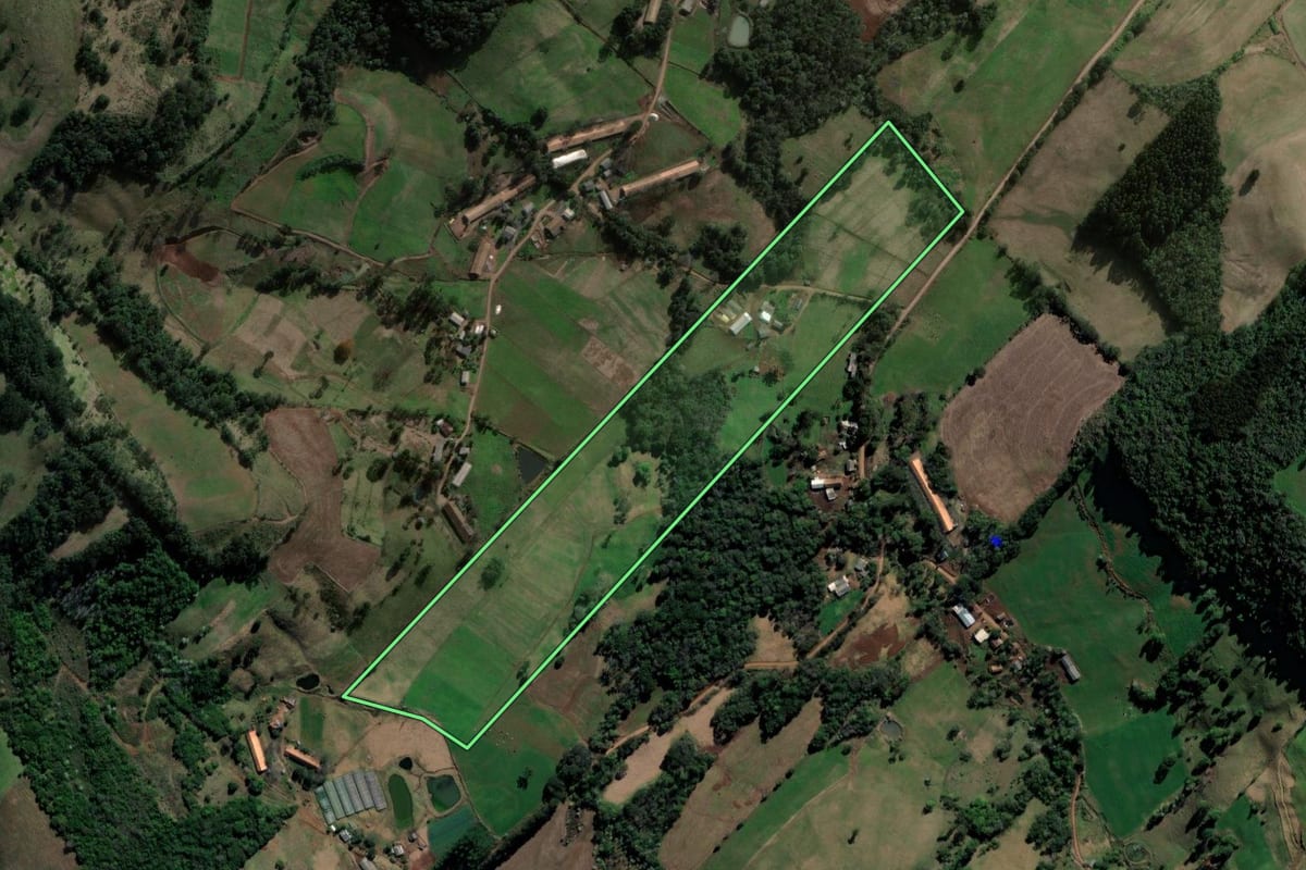 Imagem de satélite do imóvel rural em Xaxim (SC), com o contorno declarado no CAR desenhado por cima.