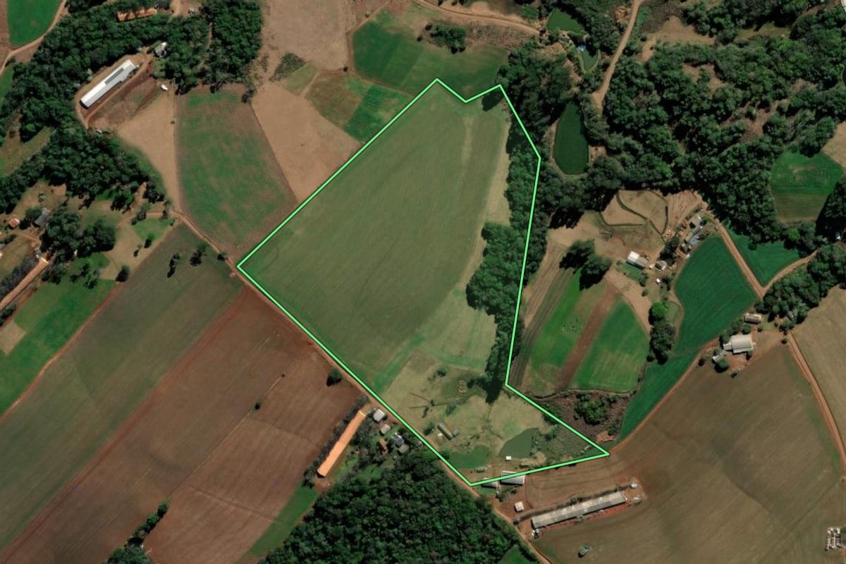 Imagem de satélite do imóvel rural em Xaxim (SC), com o contorno declarado no CAR desenhado por cima.
