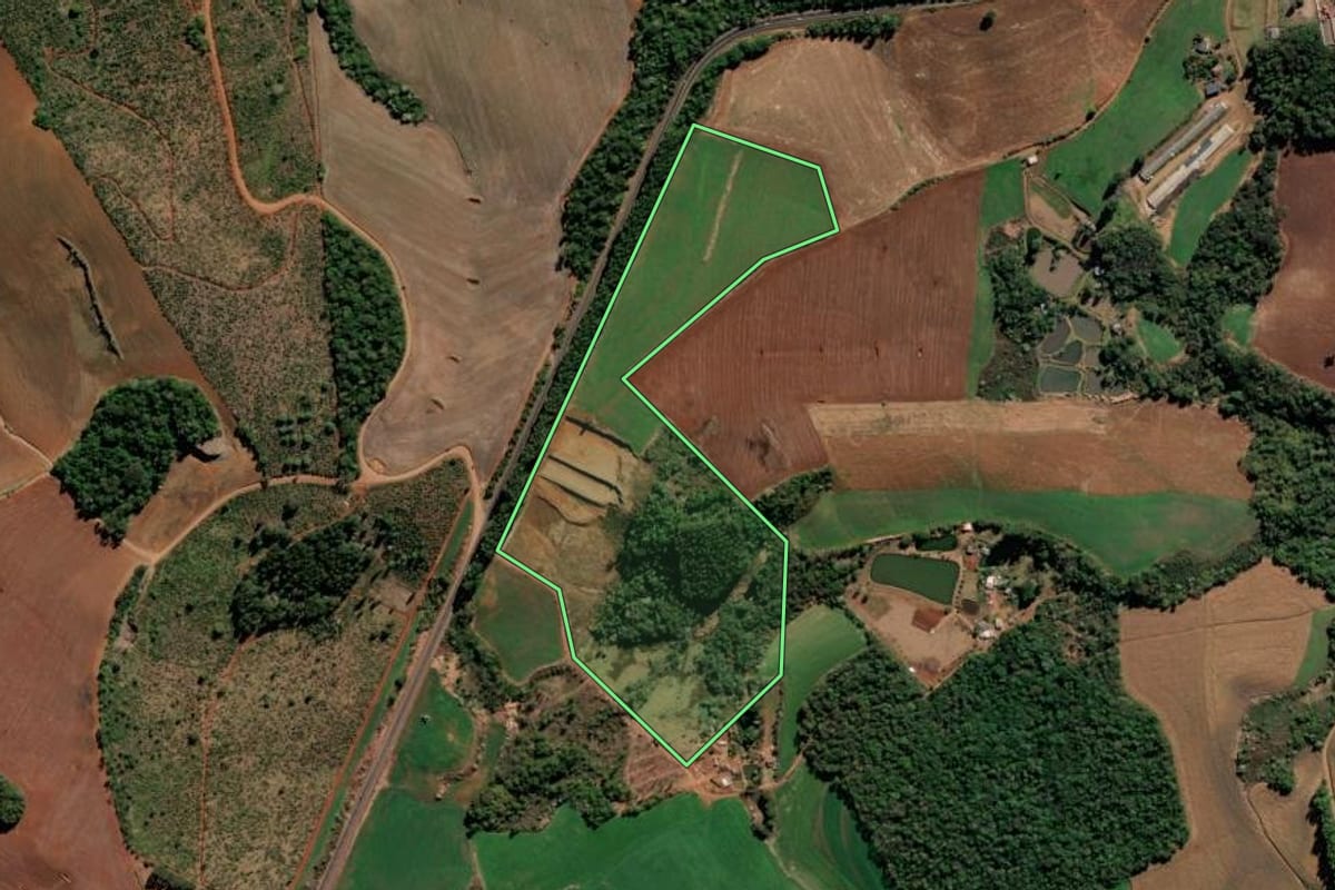Imagem de satélite do imóvel rural em Xaxim (SC), com o contorno declarado no CAR desenhado por cima.