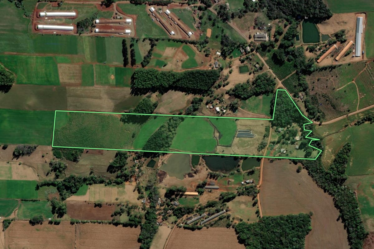 Imagem de satélite do imóvel rural em Xaxim (SC), com o contorno declarado no CAR desenhado por cima.