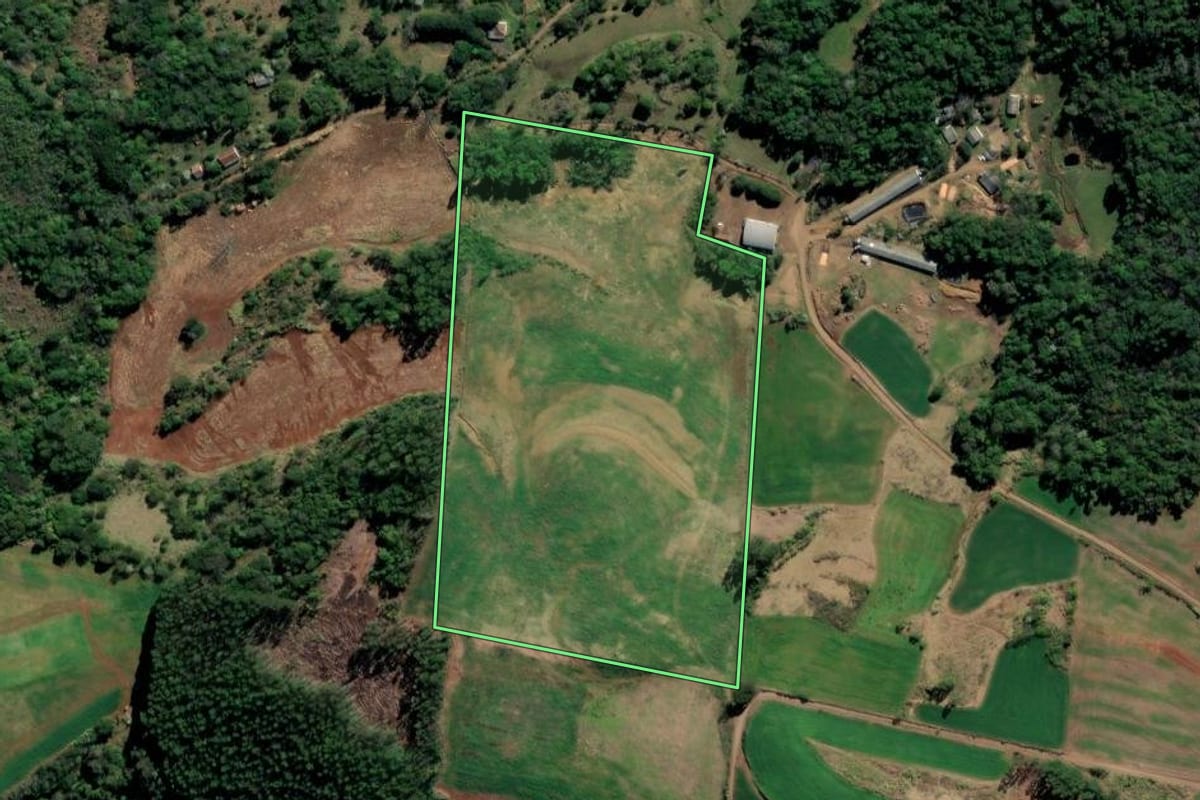 Imagem de satélite do imóvel rural em Xaxim (SC), com o contorno declarado no CAR desenhado por cima.