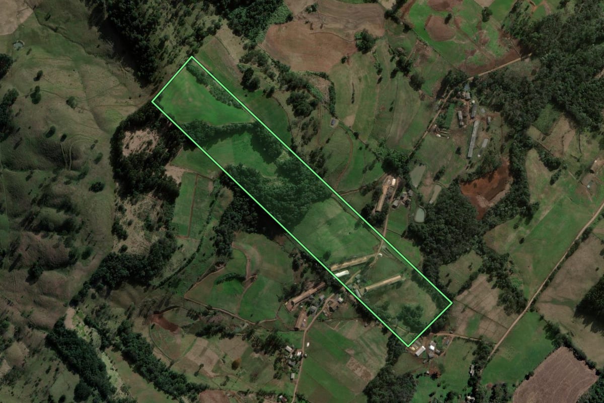 Imagem de satélite do imóvel rural em Xaxim (SC), com o contorno declarado no CAR desenhado por cima.