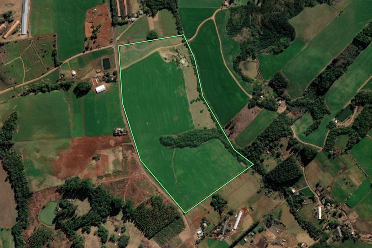 Imagem de satélite do imóvel rural em Xaxim (SC), com o contorno declarado no CAR desenhado por cima.