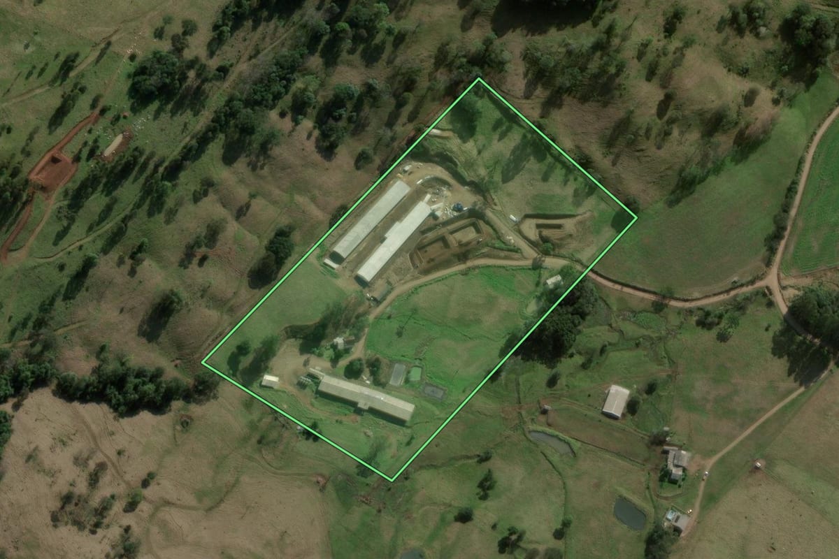 Imagem de satélite do imóvel rural em Xaxim (SC), com o contorno declarado no CAR desenhado por cima.