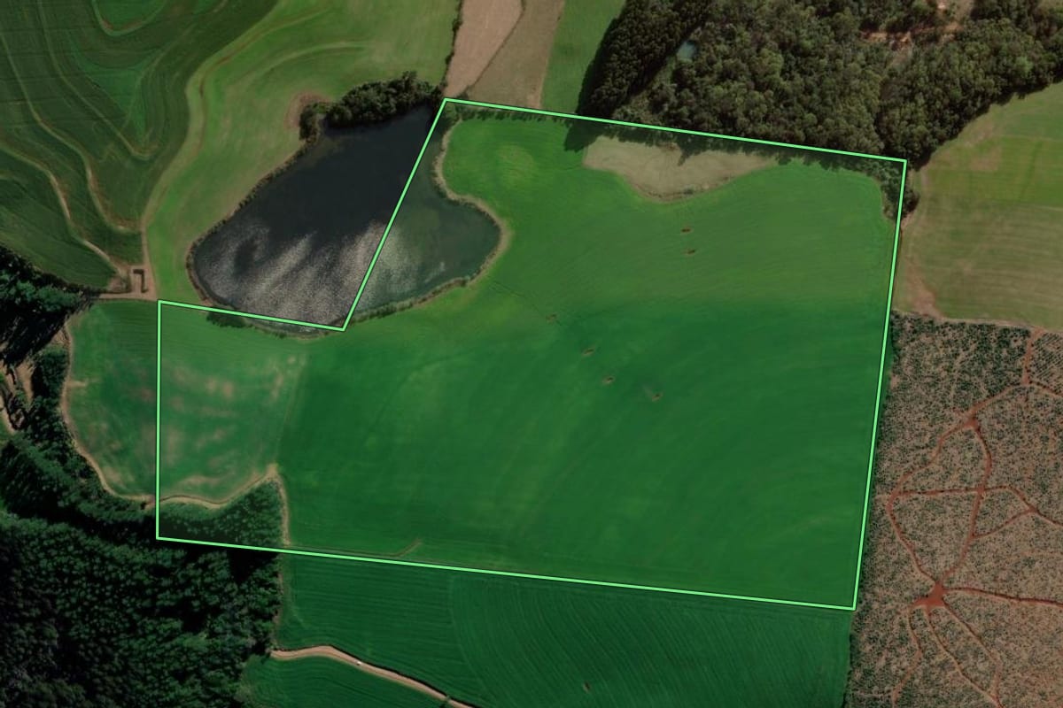 Imagem de satélite do imóvel rural em Xaxim (SC), com o contorno declarado no CAR desenhado por cima.