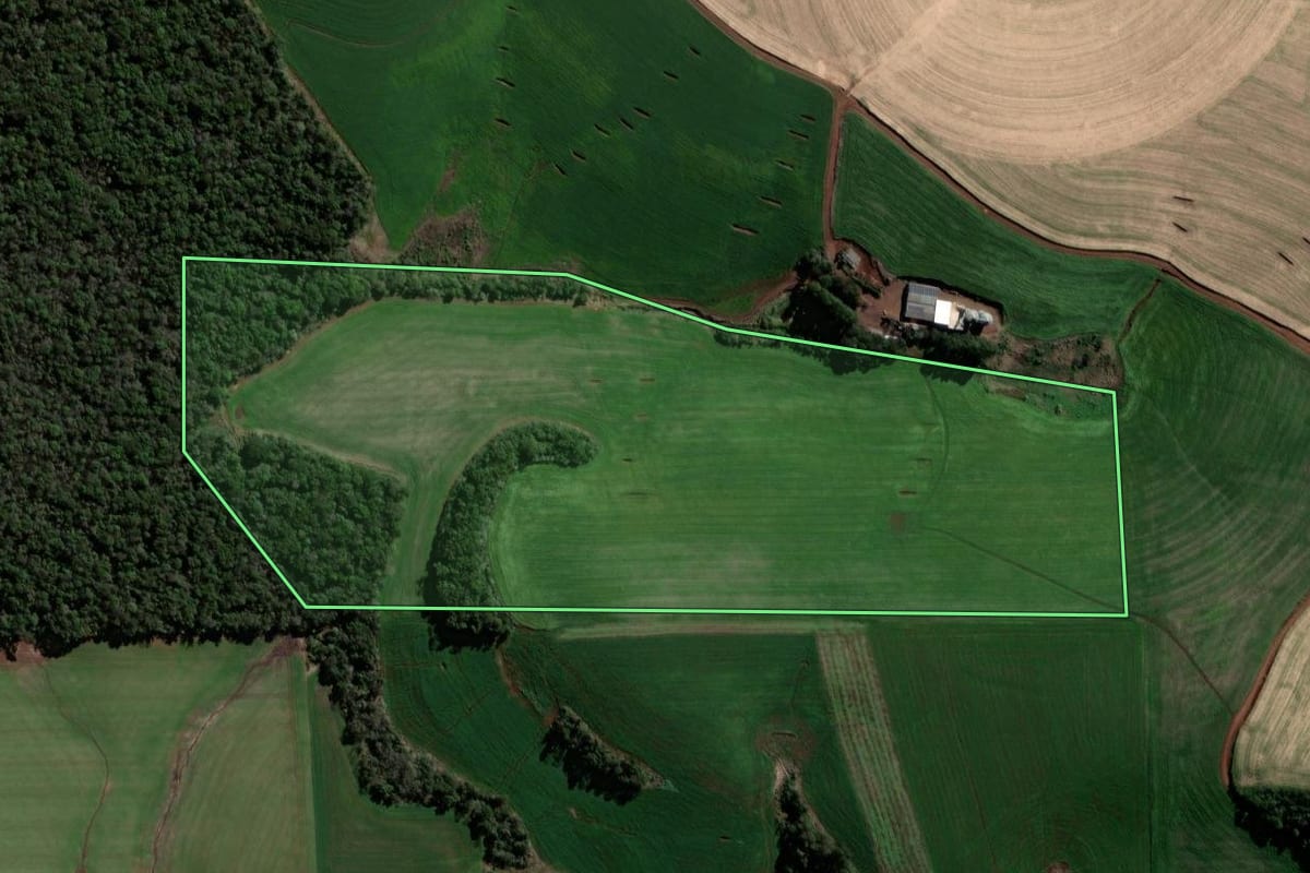 Imagem de satélite do imóvel rural em Xaxim (SC), com o contorno declarado no CAR desenhado por cima.