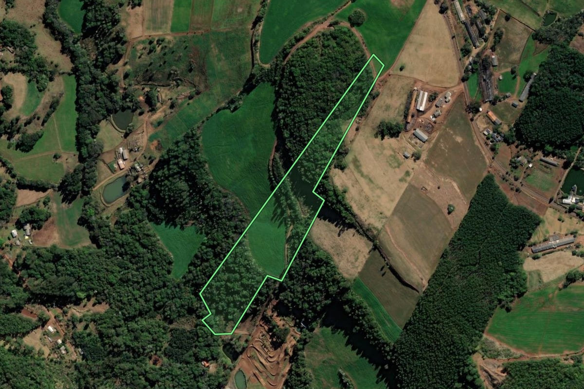 Imagem de satélite do imóvel rural em Xaxim (SC), com o contorno declarado no CAR desenhado por cima.