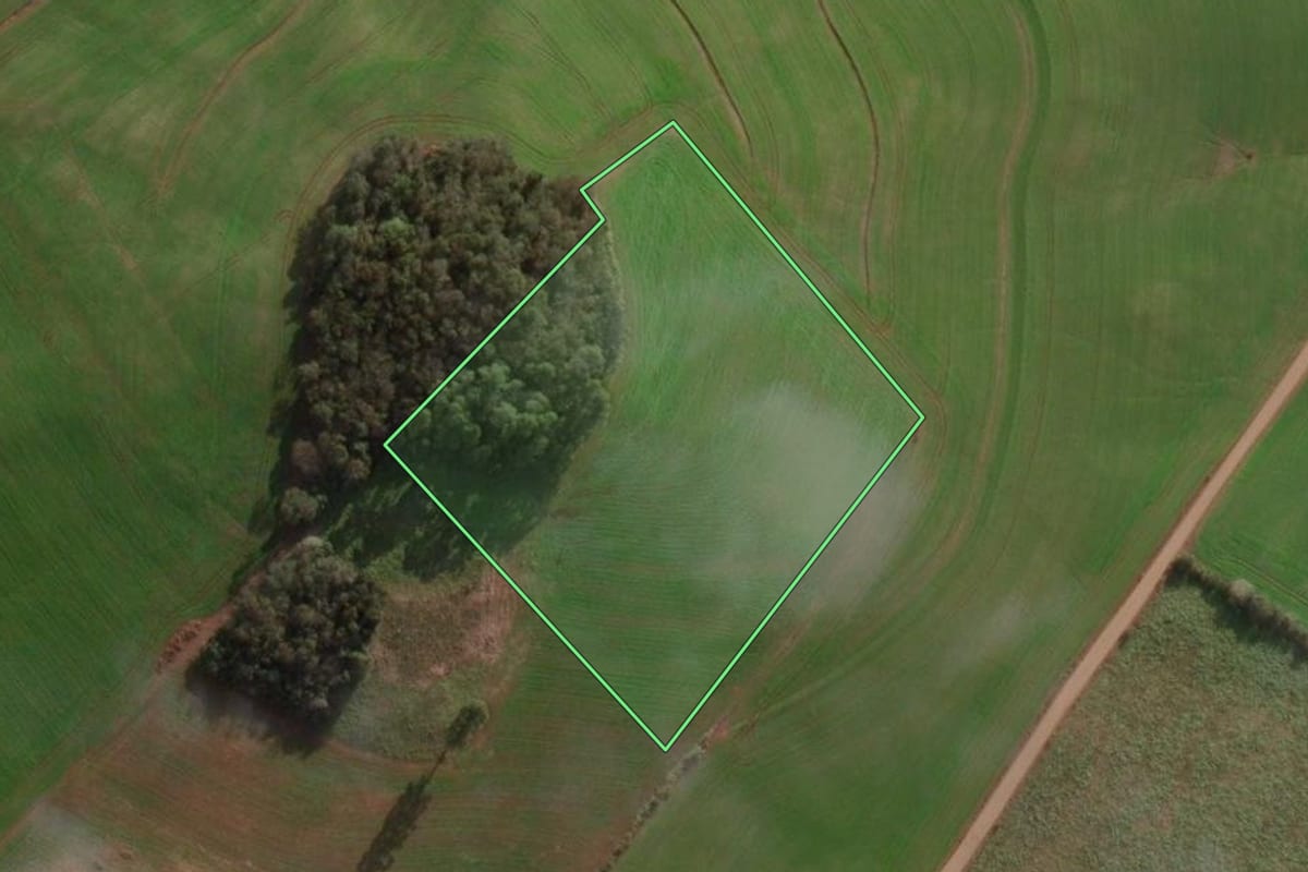 Imagem de satélite do imóvel rural em Xaxim (SC), com o contorno declarado no CAR desenhado por cima.