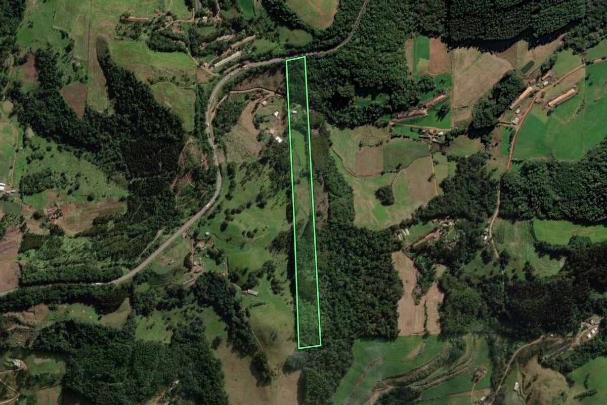 Imagem de satélite do imóvel rural em Xaxim (SC), com o contorno declarado no CAR desenhado por cima.