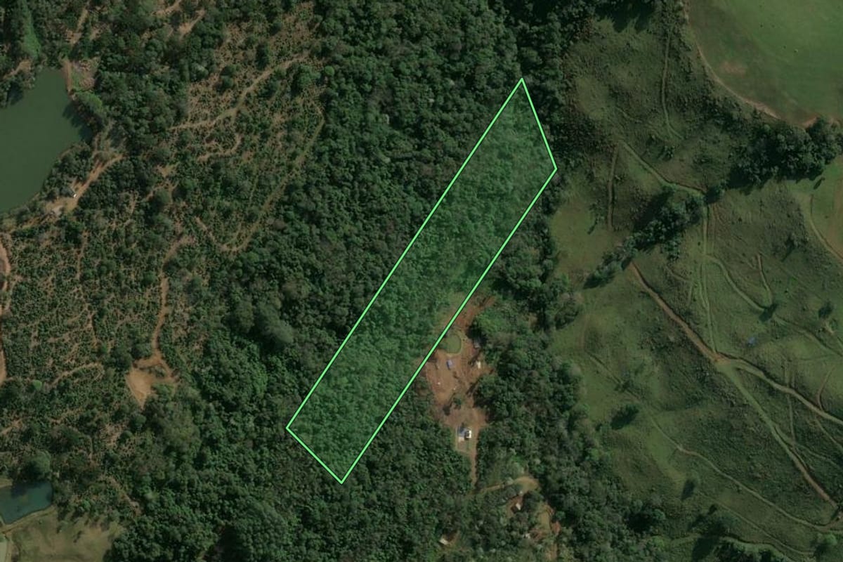 Imagem de satélite do imóvel rural em Xaxim (SC), com o contorno declarado no CAR desenhado por cima.