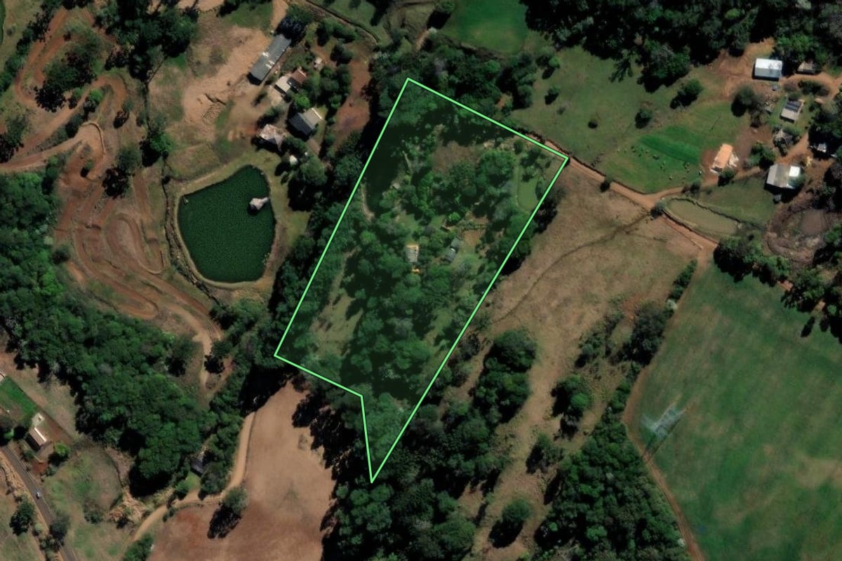 Imagem de satélite do imóvel rural em Xaxim (SC), com o contorno declarado no CAR desenhado por cima.