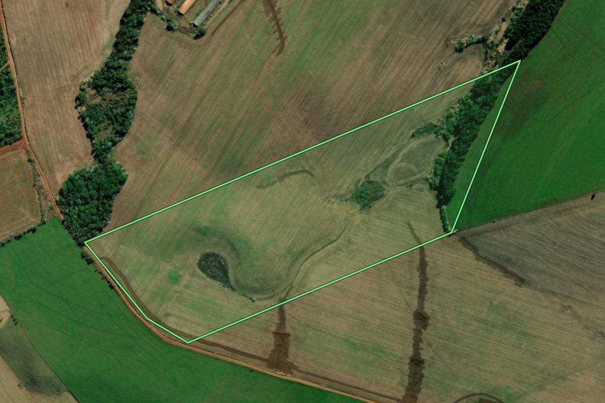 Imagem de satélite do imóvel rural em Xaxim (SC), com o contorno declarado no CAR desenhado por cima.
