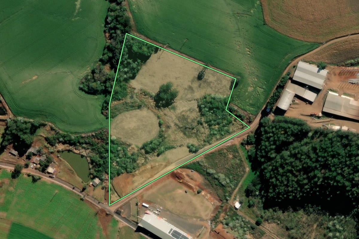 Imagem de satélite do imóvel rural em Xaxim (SC), com o contorno declarado no CAR desenhado por cima.