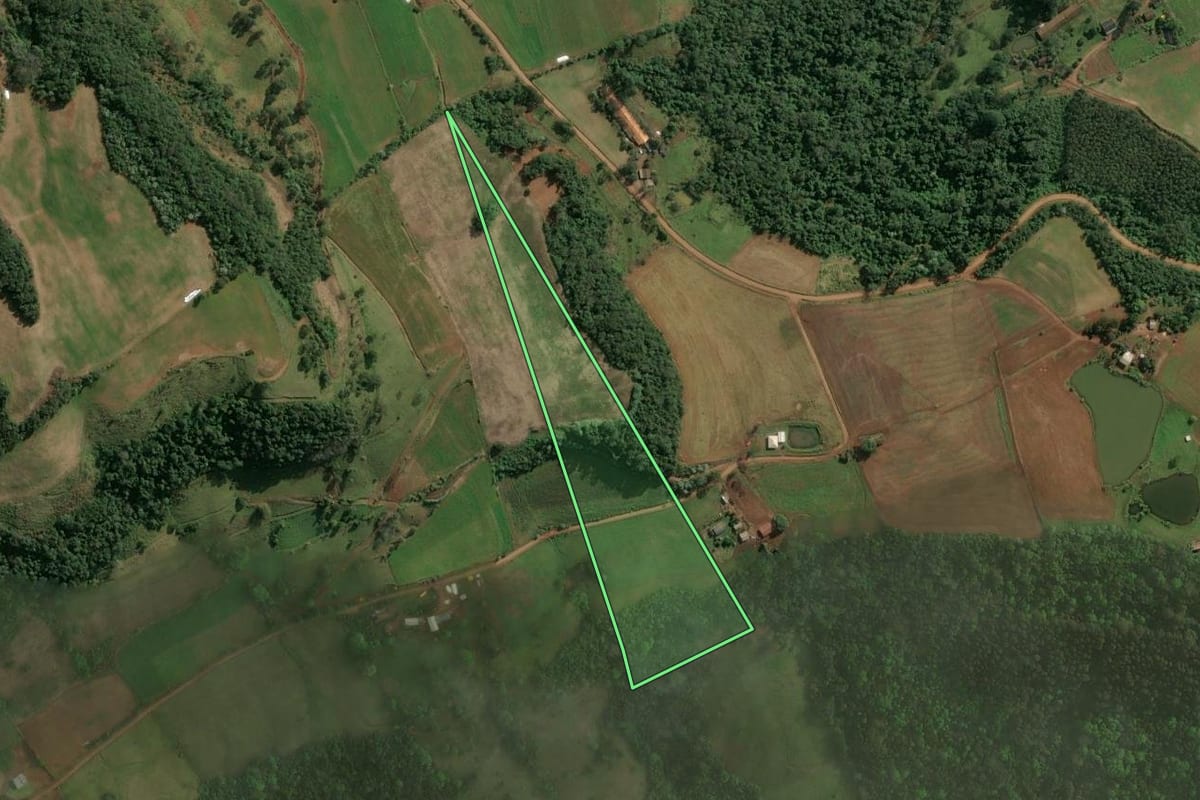 Imagem de satélite do imóvel rural em Xaxim (SC), com o contorno declarado no CAR desenhado por cima.
