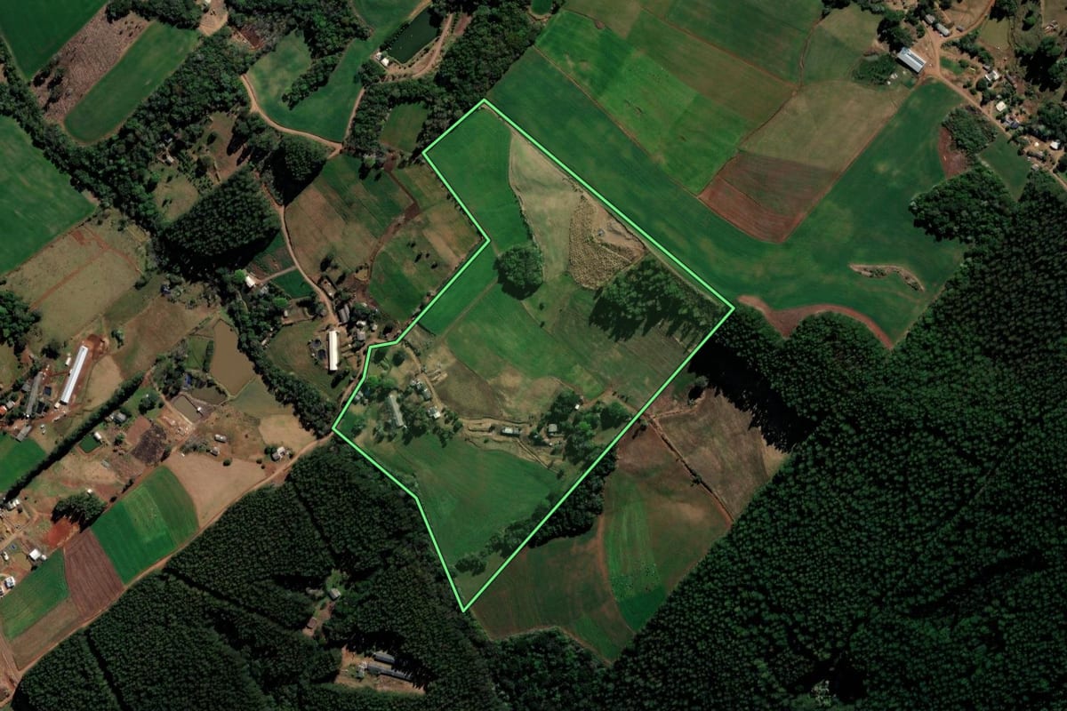 Imagem de satélite do imóvel rural em Xaxim (SC), com o contorno declarado no CAR desenhado por cima.